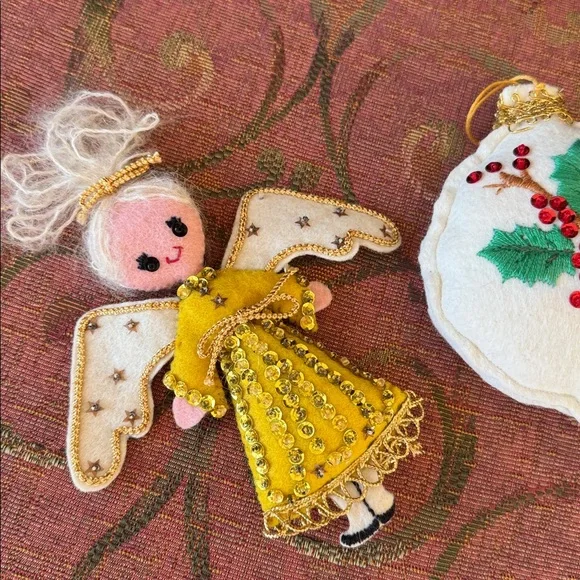 Vintage homemade embroidered holiday ornaments - Picture 3 of 16